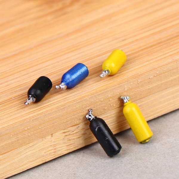 1/2 stk. 1/64 Selvfremstillet Nitrogen Gas Acceleration Flaske Bilmodel silver 1pair