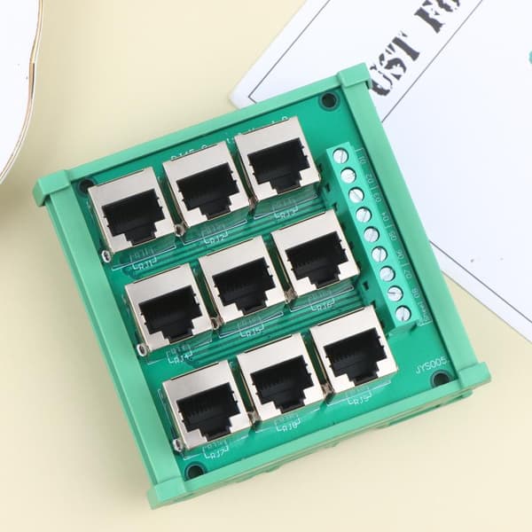 RJ45 8p8c Ethernet-portin riviliitinsovitin 9 ruuvilla