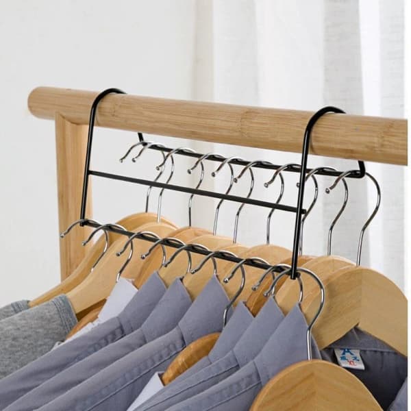 Plassbesparende kleshenger i metall for garderobe A2