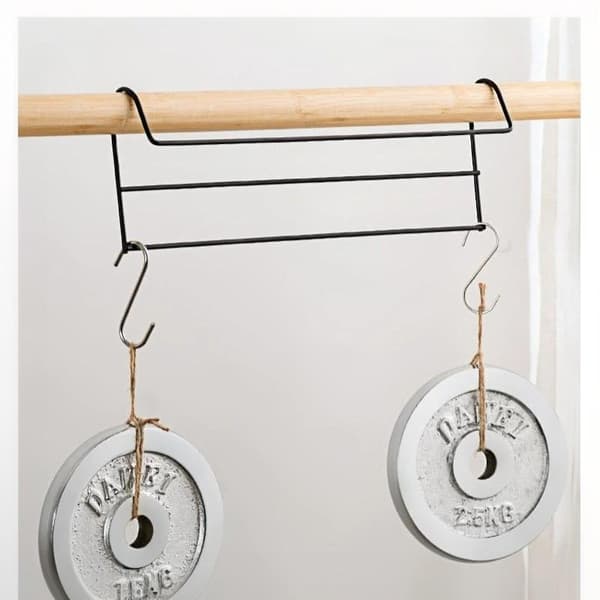Plassbesparende kleshenger i metall for garderobe A1