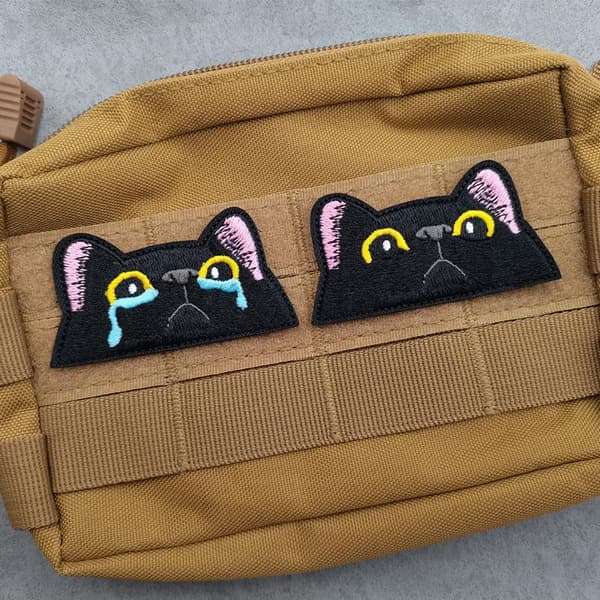 Nydelig svart kattepatch – kikker og gråtende katt brodert patch B
