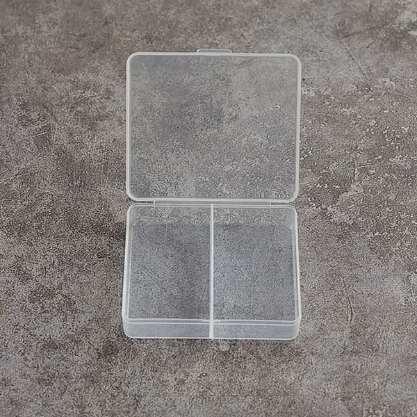 Fyrkantig transparent förvaringslåda i plast för små föremål Clear
