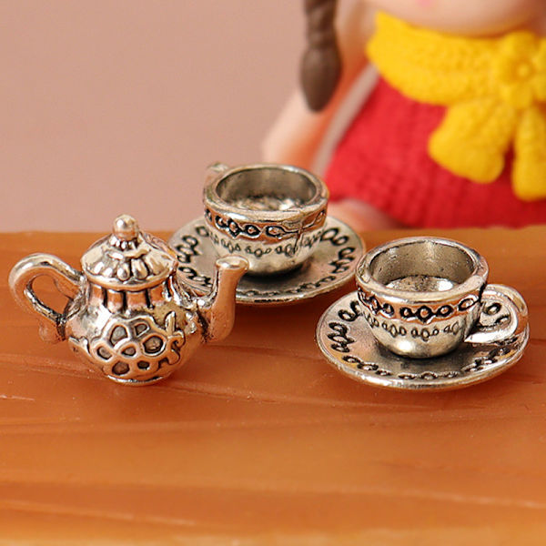 1 sett 1:12 Dukkehus Miniatyr tekanne kopp og tallerkenbord Mod Silver