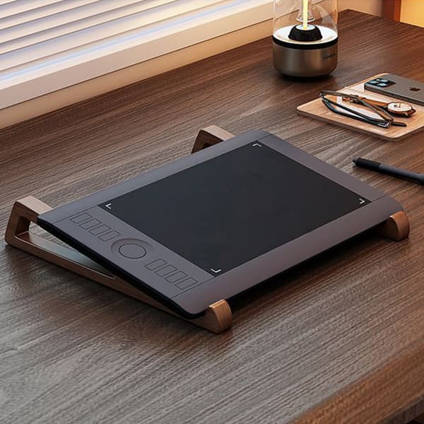 Bärbar datorställ i trä Ergonomisk triangulär design Skrivbordsförhöjare för A2