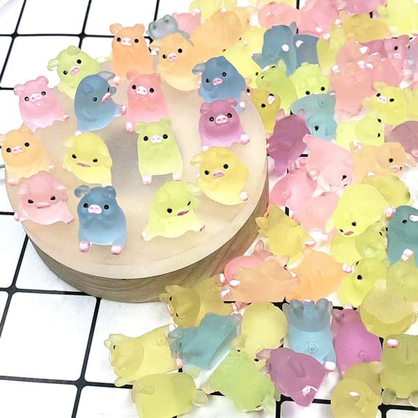 1/5 stk Mini Luminous Piggy Decor Car Dashboard Home Ornament D 5pcs