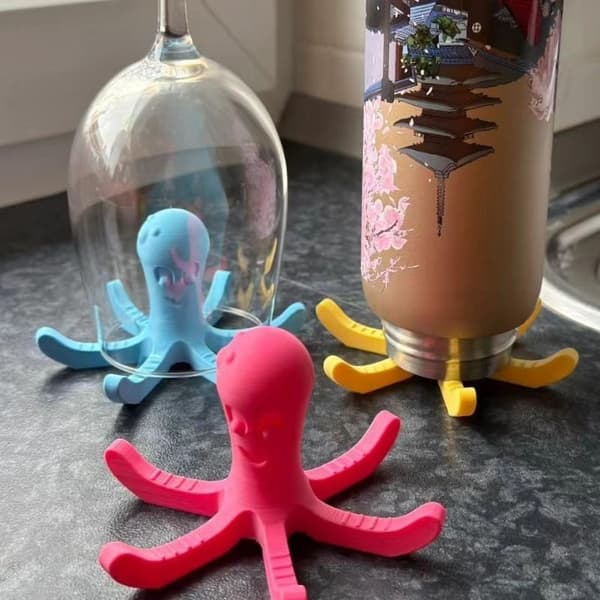 1 st 3D-printad bläckfiskformad fristående torkställning för vattenflaskor A4
