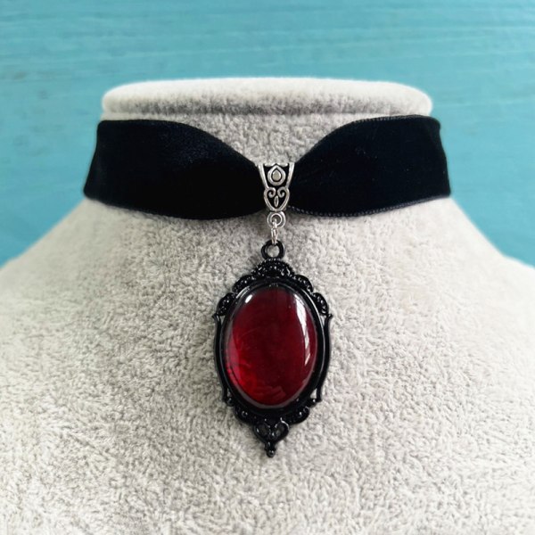 Gothic Vampire Cameo Pendant Choker samettikaulakoru B