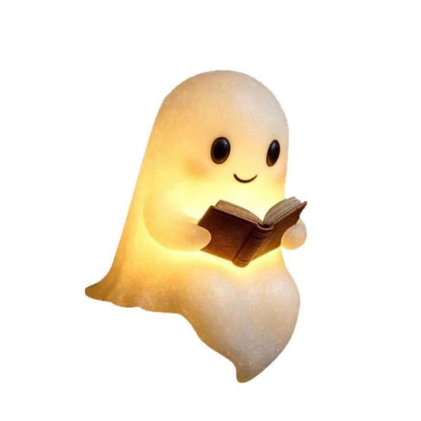 Halloween festdekorationer og lille spøgelse, der læser en bog A2