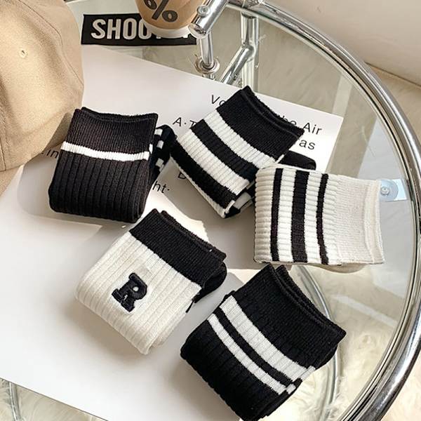 Damstrumpor Höst Enkel Casual Svart Vit Randiga Pile Socks A3