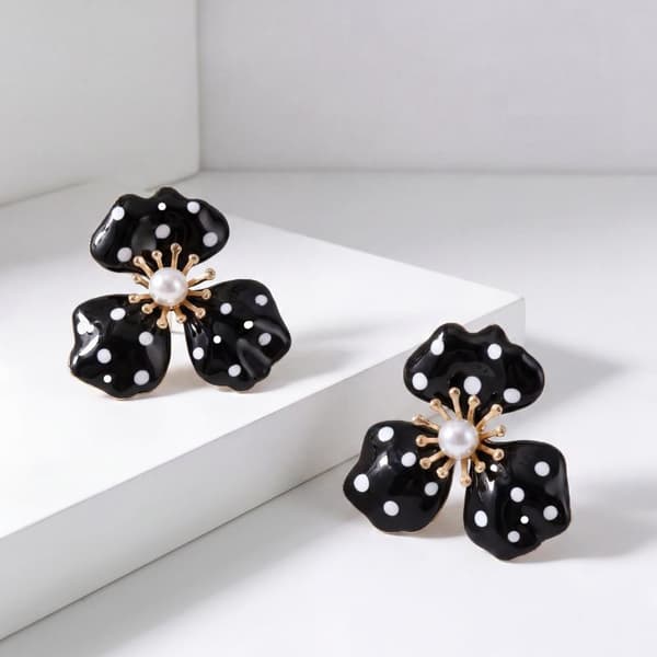 Sorte Polka Dot Blomster Ørestikker Faux Perle Accent Guldfarvet A1