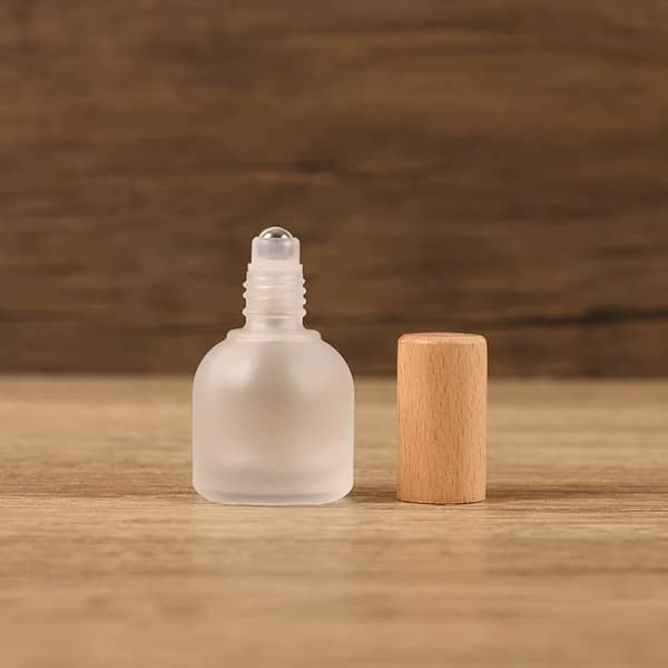 10 ml:n roll-on-pullo puisella ruostumattomasta teräksestä valmistetulla pallolla Pink
