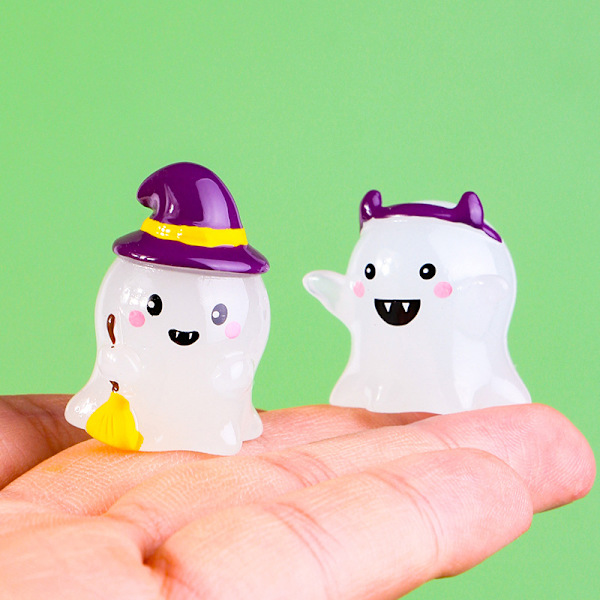 Morsom glødende mini harpiks spøkelsesgresskar statue Halloween-dekorasjon A4