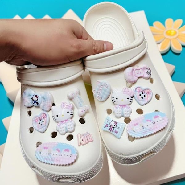 12 stk. e Bow Bone Hello Kitty sko charms dekoration til træsko sandaler