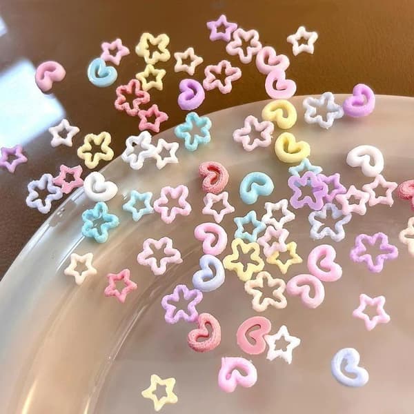 50 stk. hule hjerte-, stjerne- og blomster-neglepynt til DIY-negler A3