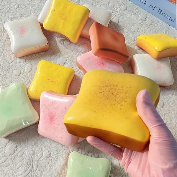 Pehmeä simuloitu paahtoleipäleluleipä Fidget-lelu A2