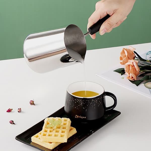 Latte Art Kopp i Rustfritt Stål med Stor Mage og Komfort 600ML