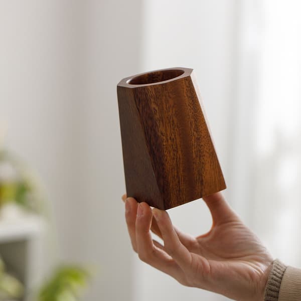 Penholder i sort valnød med poleret design til skrivebordsopbevaring 2