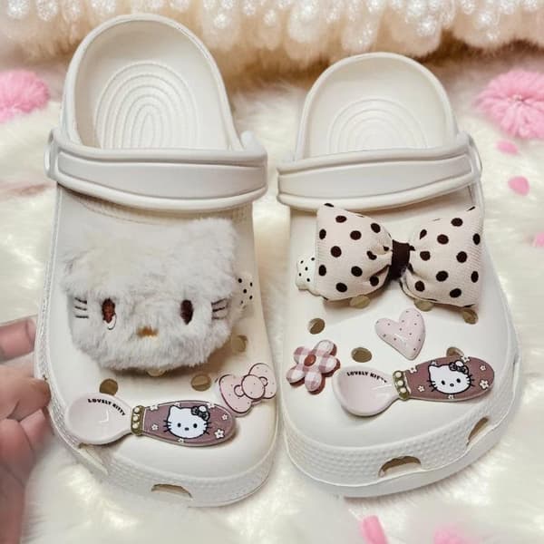 9 stk. e Bow Hello Kitty plysj sko charms dekor for tresko sanda