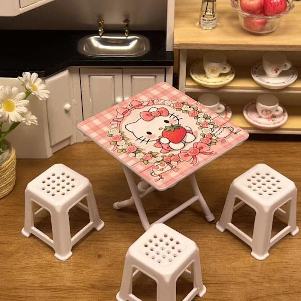1 sæt Hellokitty-tema mini-bordmodel med 4 stole dukkehus A6