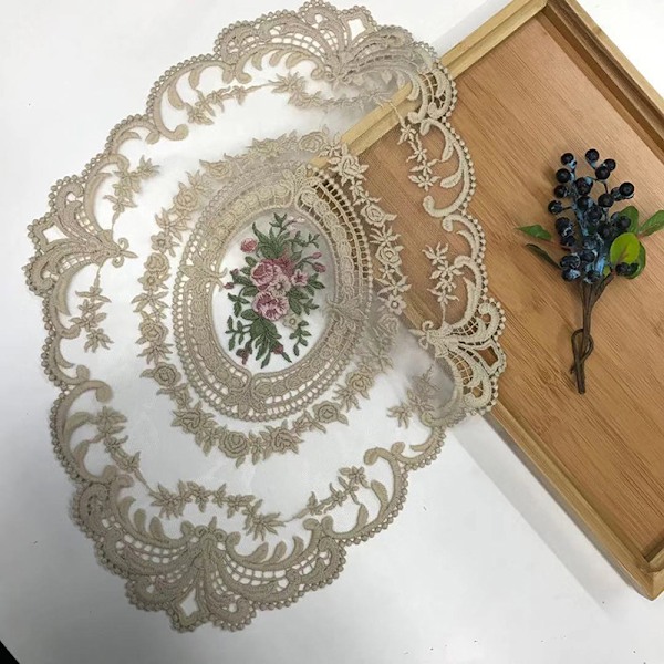 Broderad bordsduk för matbord A2