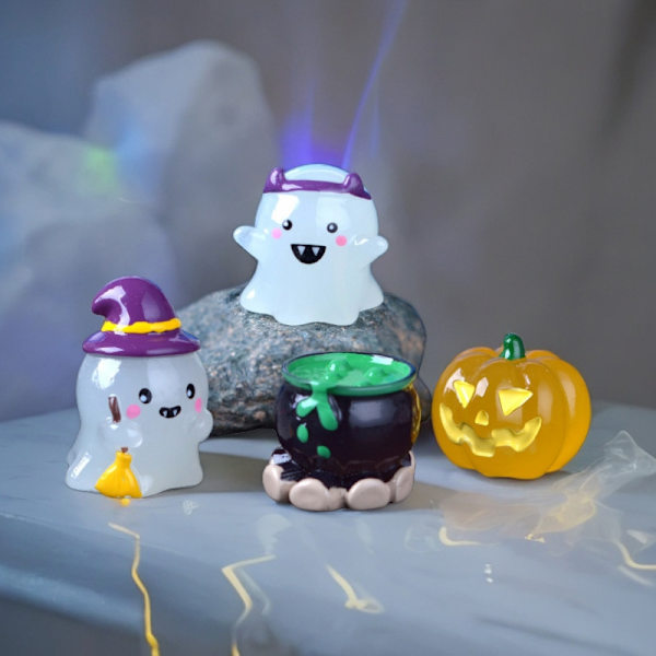 Morsom glødende mini harpiks spøkelsesgresskar statue Halloween-dekorasjon A4
