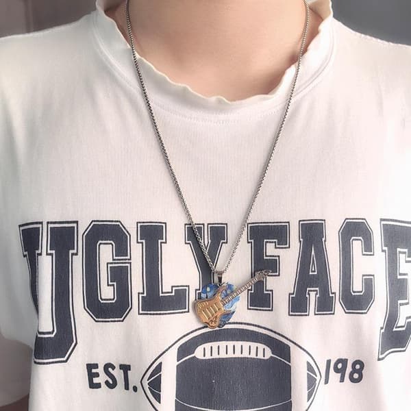 1 st halsband med hänge i rostfritt stål för elgitarrbas A1