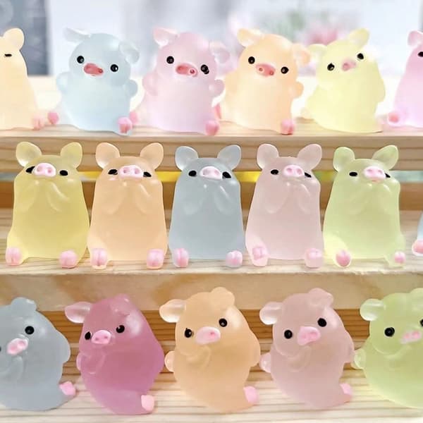 1/5 stk Mini Luminous Piggy Decor Car Dashboard Hjemmepynt D 5pcs