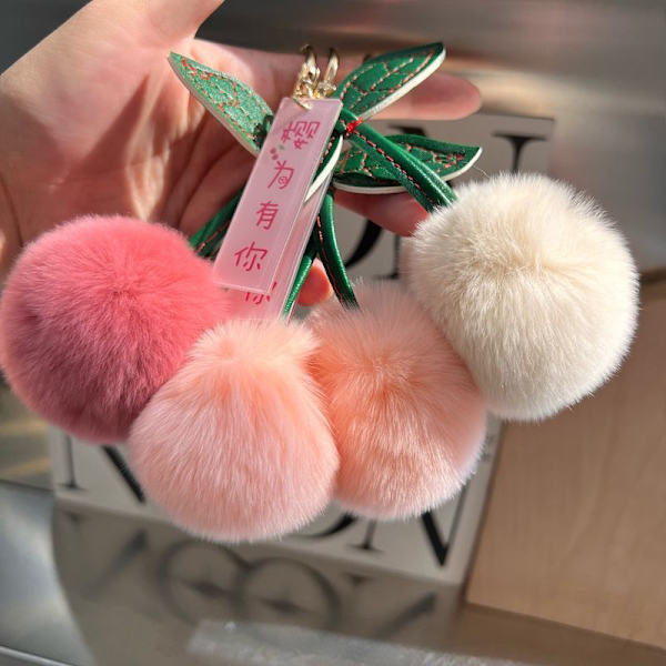 e Plysj Ball Cherry Key Chain Cartoon Ball Car Key Chain Pendan Beige