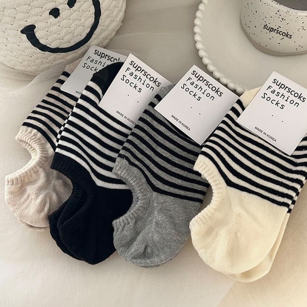 Raidalliset Invisible Socks Yksinkertainen ja monipuolinen College Combed Cot A3