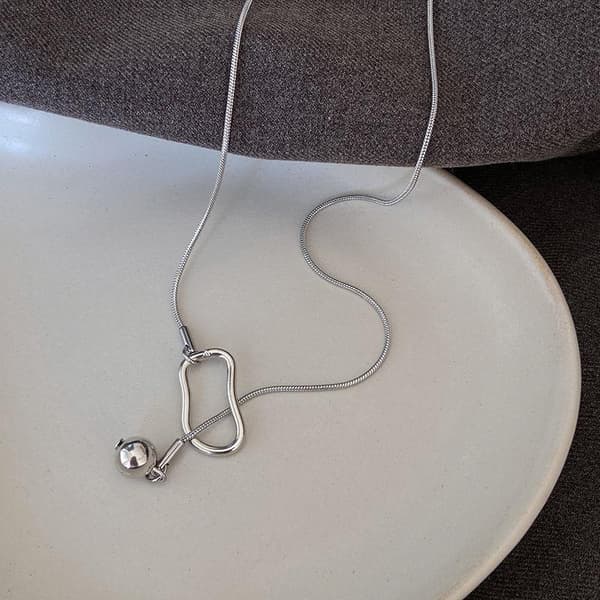 Minimalistisk kulepenn-anhengskjede for kvinner Silver