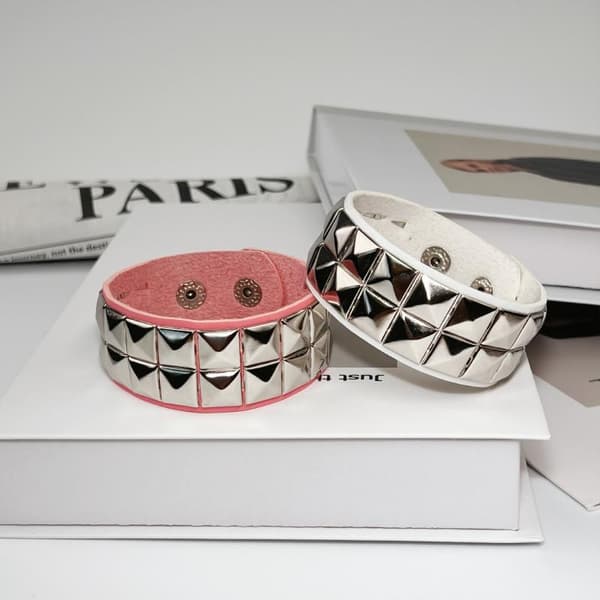 90-tals mode punkstil armband PU-läder tre rader spikar Br A2