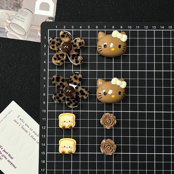 e Brun Hello Kitty Skodekorationer Leopard Blomst Rose Toast Design 285