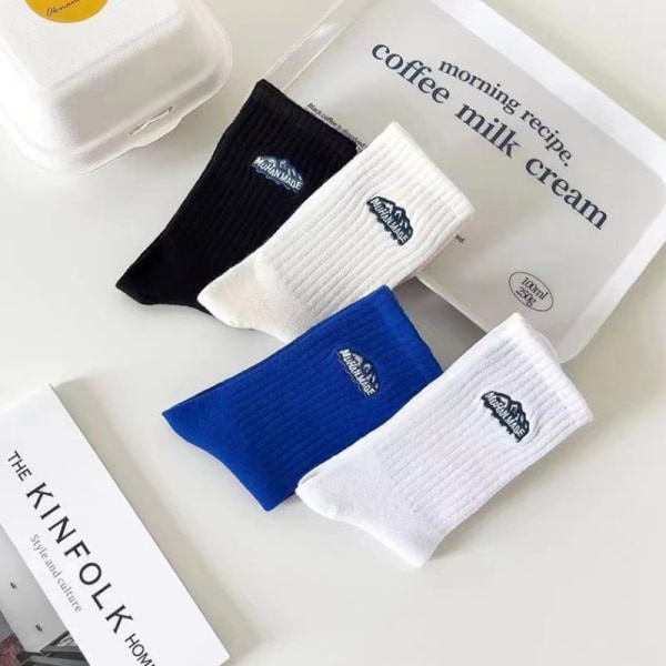 Nya Human Snow Mountain Broderystrumpor Enkla och eleganta män Blue