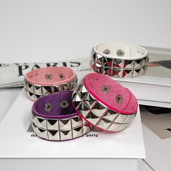 90-tals mode punkstil armband PU-läder tre rader spikar Br A2