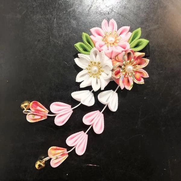 Håndlaget Blomsterhårspenne i Antikk Stil, Stoffmateriale, Kimono StyleE