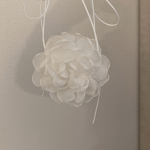 Mustavalkoinen Camellia Kaulakoru Romanttinen kukkakaulakoru Black