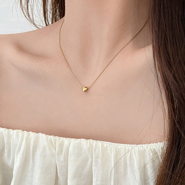 Minimalistisk nyckelbenshalsband för kvinnor Tiny Heart LOVE Necklace Gold
