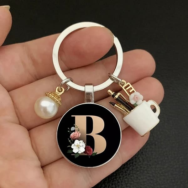 A-Z Letters Elegant imitert perlenøkkelring Charm Emalje 26 L A4