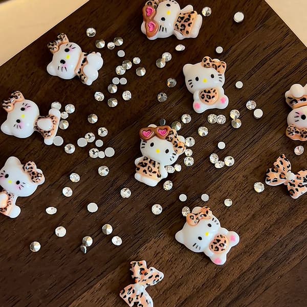 Sanrio kynsikorukoristesarja Hello Kitty strassikiviä Mani