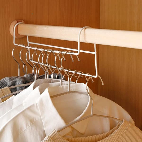 Plassbesparende kleshenger i metall for garderobe A1