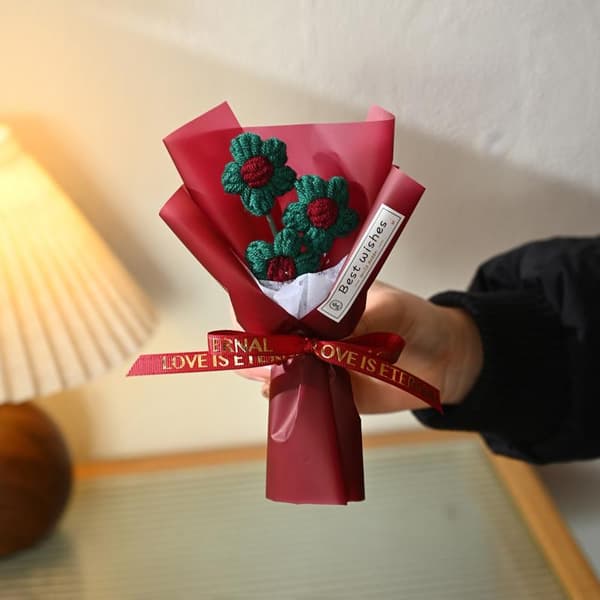 Mini käsintehty lankakukkasydänkimppu ystävänpäivä äiti A16