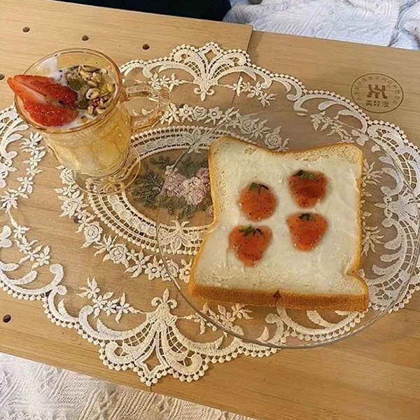 Broderad bordsduk för matbord A2