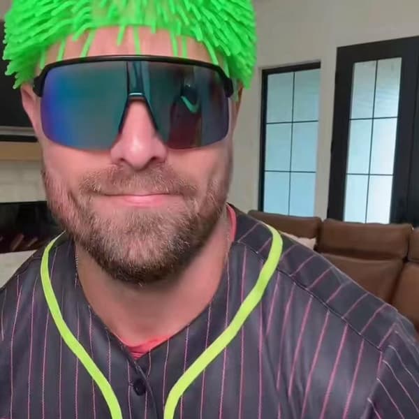 Sprø, skjelvende hatt med piggete TPR-hår, morsom, sensorisk, levende farget hodeplagg A4
