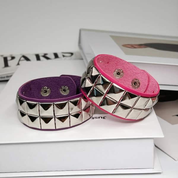 90-tals mode punkstil armband PU-läder tre rader spikar Br A2