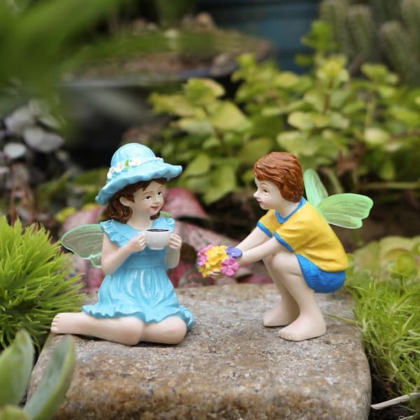 2 stk morsom fe-gutt og -jente statue