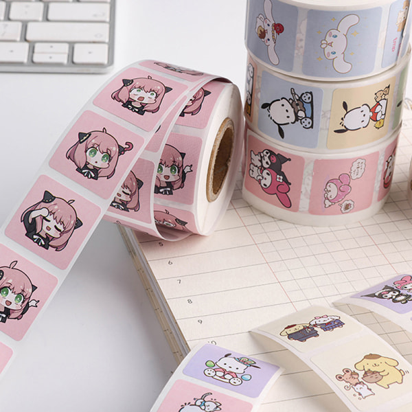 En rulle med 500 stycken tecknade tejpklistermärken Sanrio-klistermärken A1
