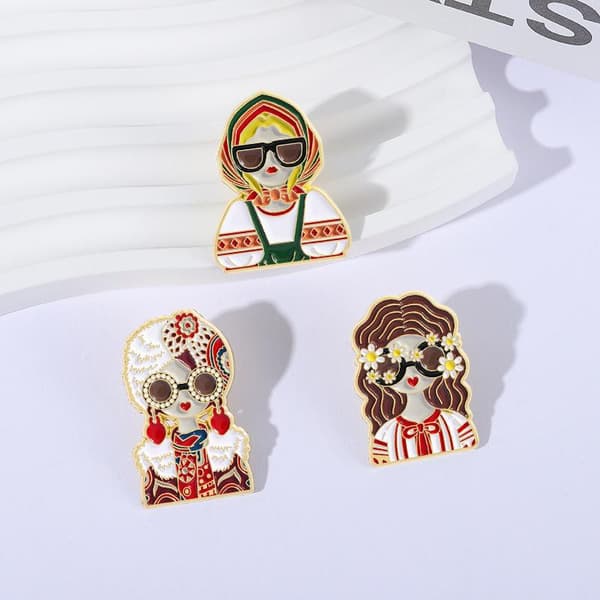 3/4 st personlig rysk \"nesting doll\"-formad brosch minnessak A2