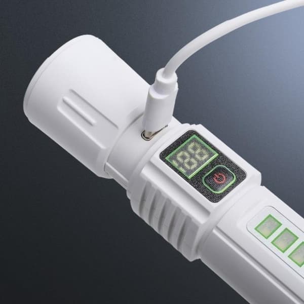 Mini kätevä suuritehoinen LED-taskulamppu retkeilytaskulamppu LE