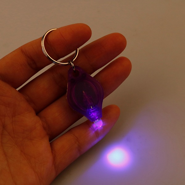 Mini super mikro ljusstark LED camping ficklampa nyckelring ke Purple