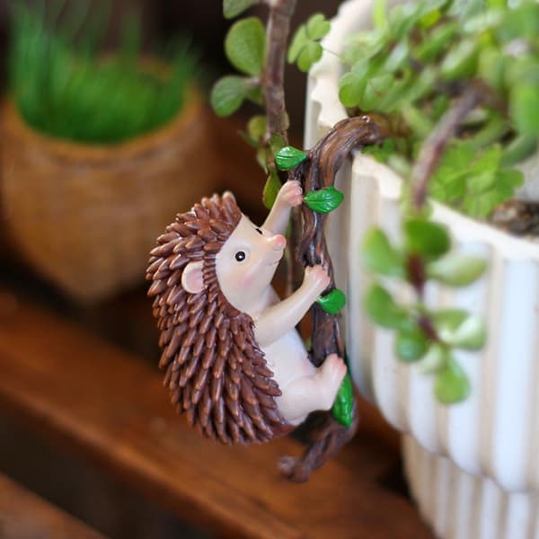Klättrande igelkottfigur Blomkrukekramare